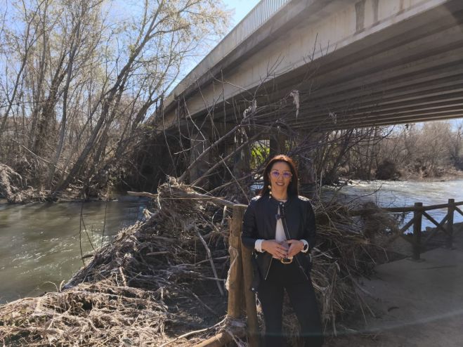 El PSOE pregunta a Guarinos cuándo tiene previsto limpiar el Henares, con miradores rotos y lleno de residuos, o ¿esperará a otra crecida?