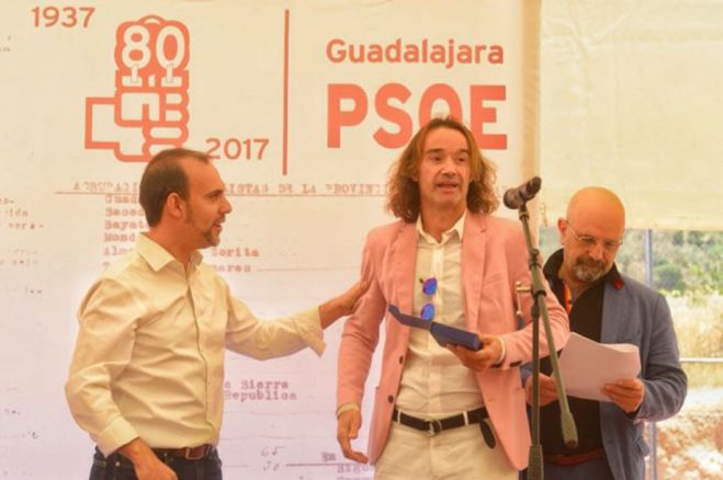 "Gracias a los que hicieron tanto por el PSOE hace 80 años"