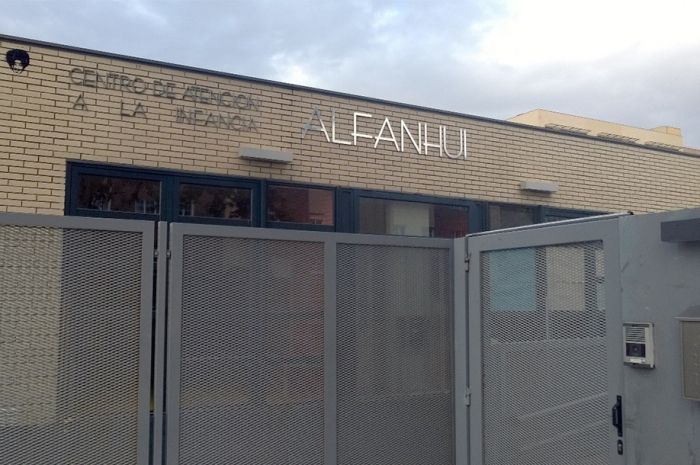 Román mantiene las escuelas infantiles municipales en manos de una empresa que debe dinero a sus trabajadoras