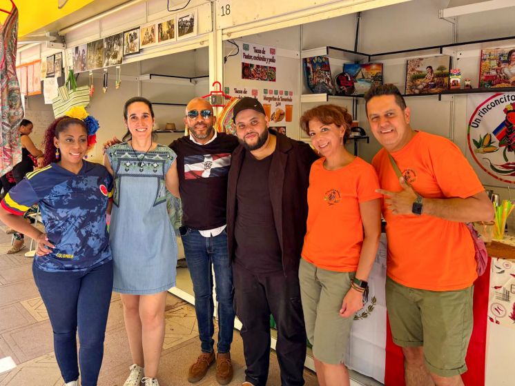 La Alianza Intercultural Socialista lamenta los “obstáculos institucionales para restar valor” a una feria que busca visibilizar la riqueza cultural de la capital