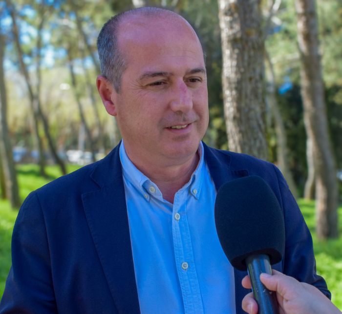 Alberto Rojo destaca la “solidez y fortaleza” del mercado laboral de Guadalajara que registra el mayor descenso mensual del paro en la región