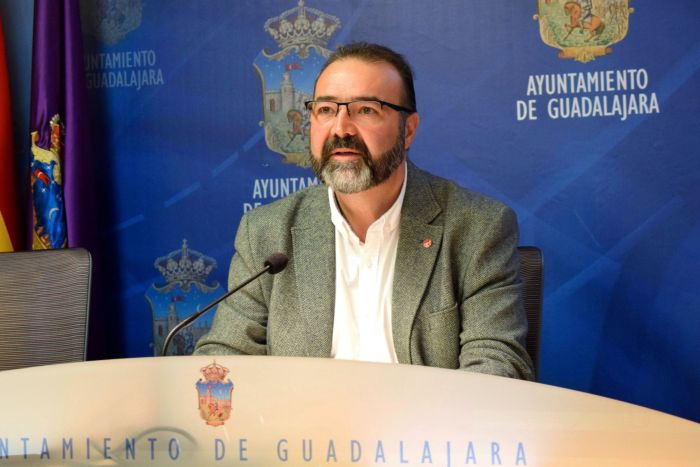 Román quiere subir la tarifa del autobús hasta un 17% después de las próximas elecciones