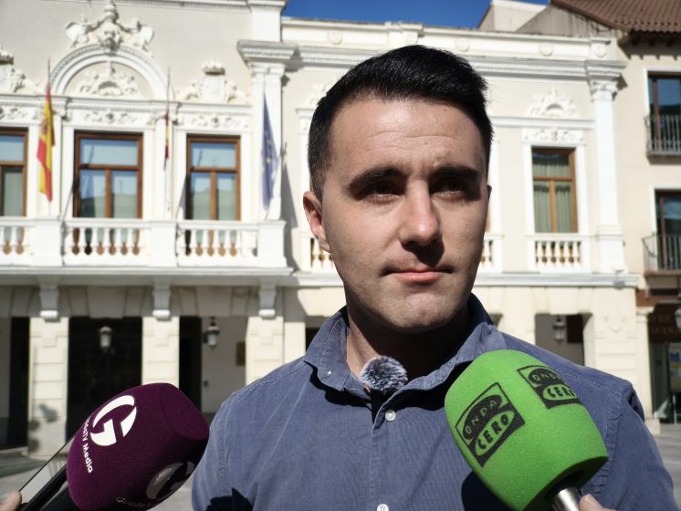 Guarinos arramplará con un millón de euros de colegios y deportes para Ferias, recortando en dos servicios que son básicos para la ciudad