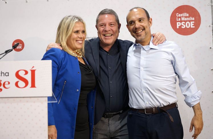 Page plantea en El Casar un acuerdo con Madrid para servicios sanitarios y de transporte y desdoblar la M-117