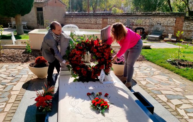 El PSOE de Guadalajara honra la memoria de todos aquellos que dieron su vida por defender la democracia y la libertad