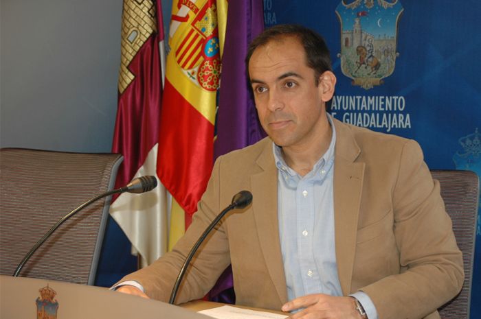 Román se asigna en el presupuesto de 2017 una dieta diaria de 50 euros