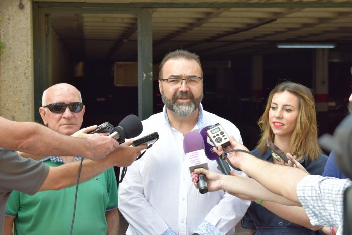 El PSOE pide a Román que arregle y mantenga los aparcamientos municipales para residentes