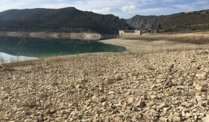 El PP y la diputada tránsfuga niegan su apoyo a los municipios ribereños
