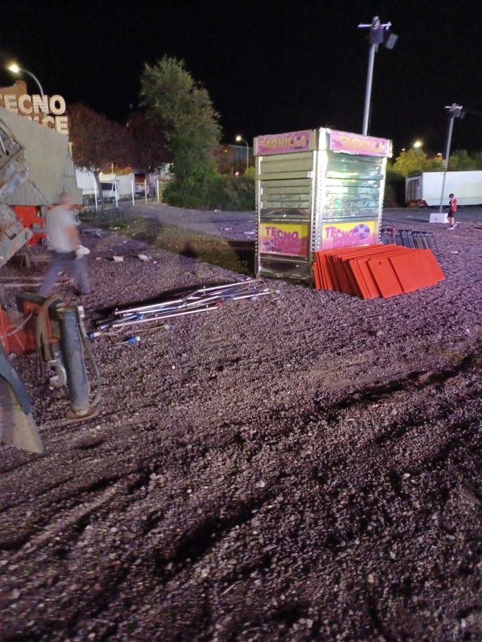 Nuevo capítulo del caos organizativo de Guarinos en estas Ferias: cede la parcela de las atracciones y tienen que retirarlas