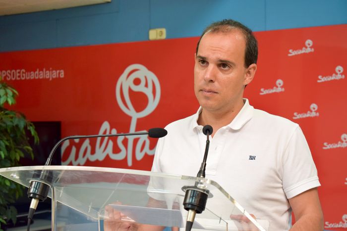 &quot;Hemos pasado de los recortes de Rajoy a los recortes de Casado&quot;