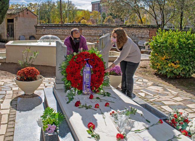 El PSOE honra la memoria de los demócratas fusilados en el cementerio de Guadalajara
