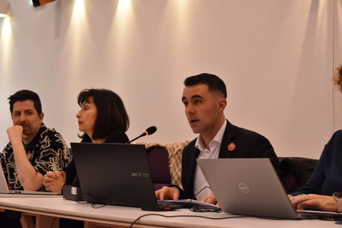 Guarinos da 300.000 euros más a la empresa de limpieza, mientras la ciudad sigue igual de sucia